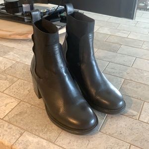 Hardly worn AUTHENTIC LEATHER black booties!
